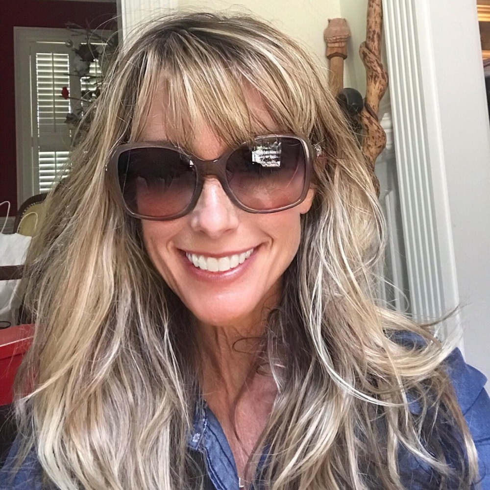 New in the Box Chanel Singlasses with Rhinestones - Picture 7 of 8